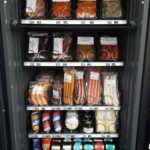 Welches sind die optimalen Etiketten für einen Grillfleischautomat? Wir beraten Sie gerne, bei uns finden Sie Etiketten für Grillfleisch, Wurst- und Fleischdosen, sowie Etiketten für weitere Produkte in einem Verkaufsautomat.