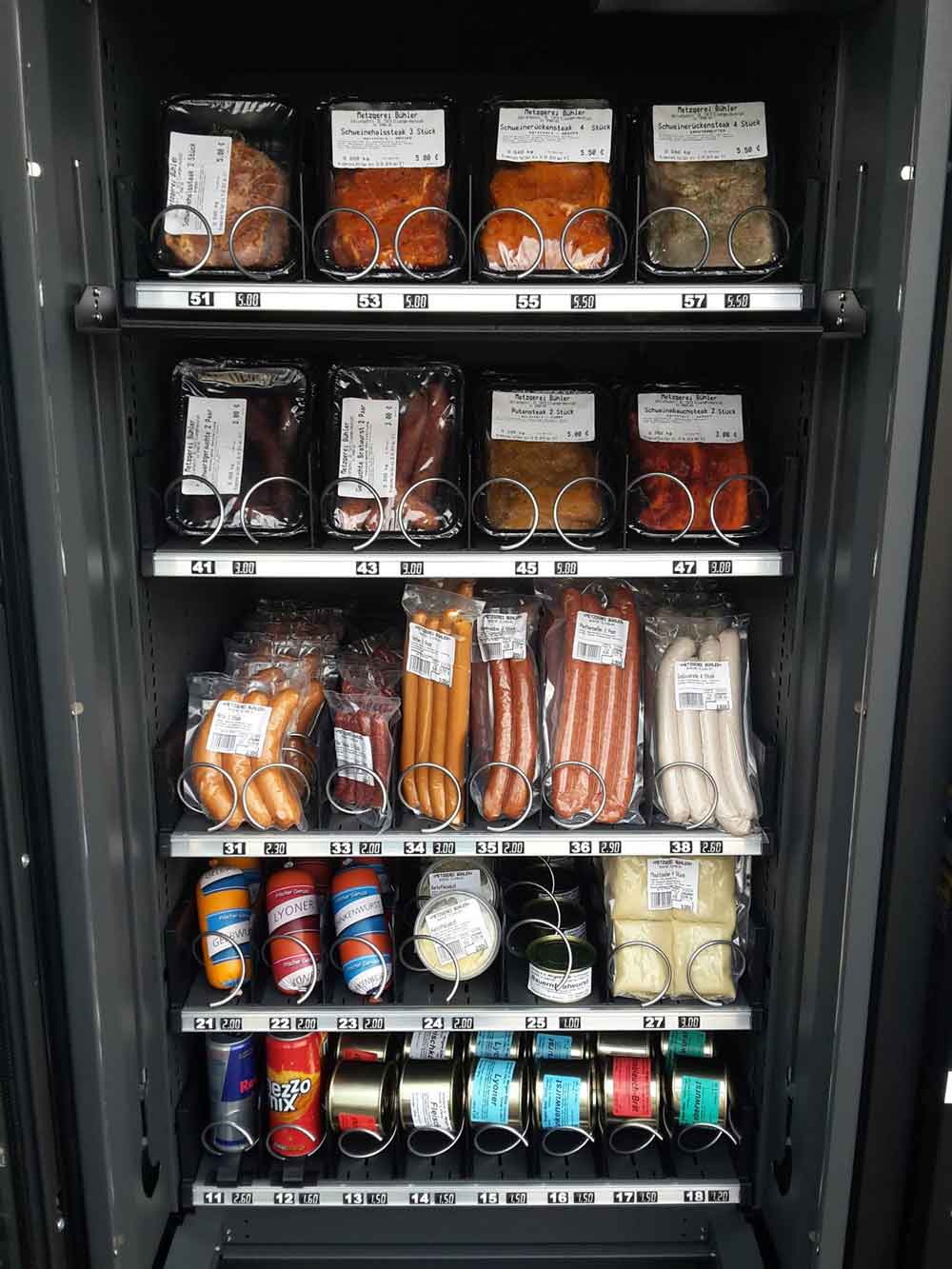 Welches sind die optimalen Etiketten für einen Grillfleischautomat? Wir beraten Sie gerne, bei uns finden Sie Etiketten für Grillfleisch, Wurst- und Fleischdosen, sowie Etiketten für weitere Produkte in einem Verkaufsautomat.